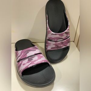 Oofos Ooahh  Slide Sandals Purple Camo Size 7